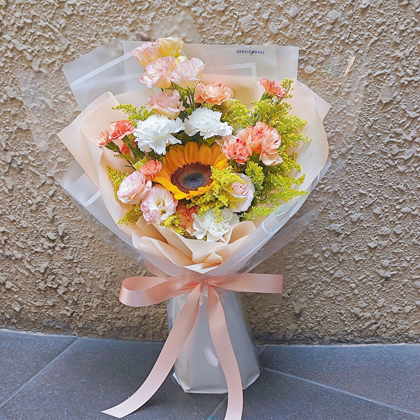 Single Sunflower with Assorted Soft Oldrose and Yellow Flowers Bouquet