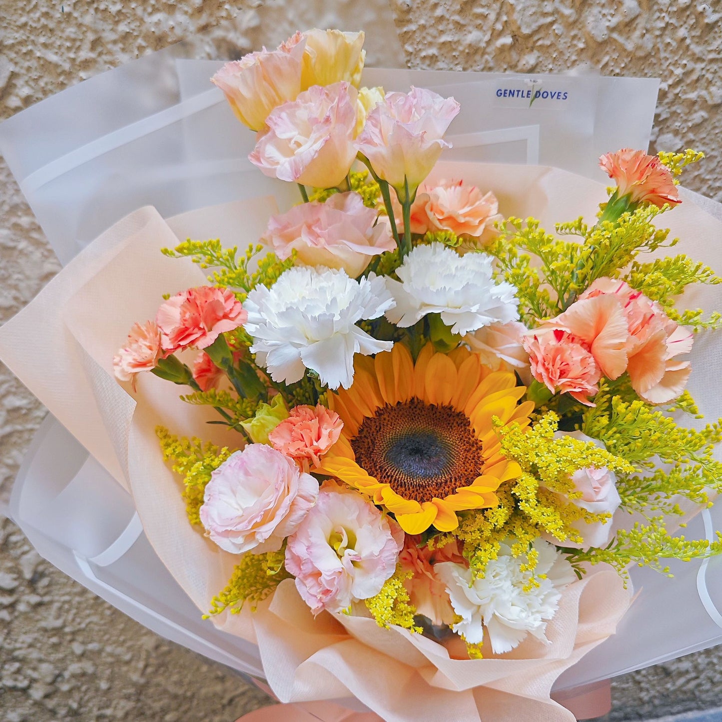 Single Sunflower with Assorted Soft Oldrose and Yellow Flowers Bouquet