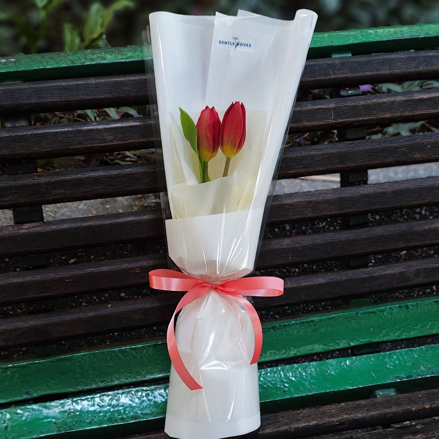 ช่อดอกทิวลิป สีแดง-ส้ม 2 ดอก ห่อกระดาษทรงกระบอก
