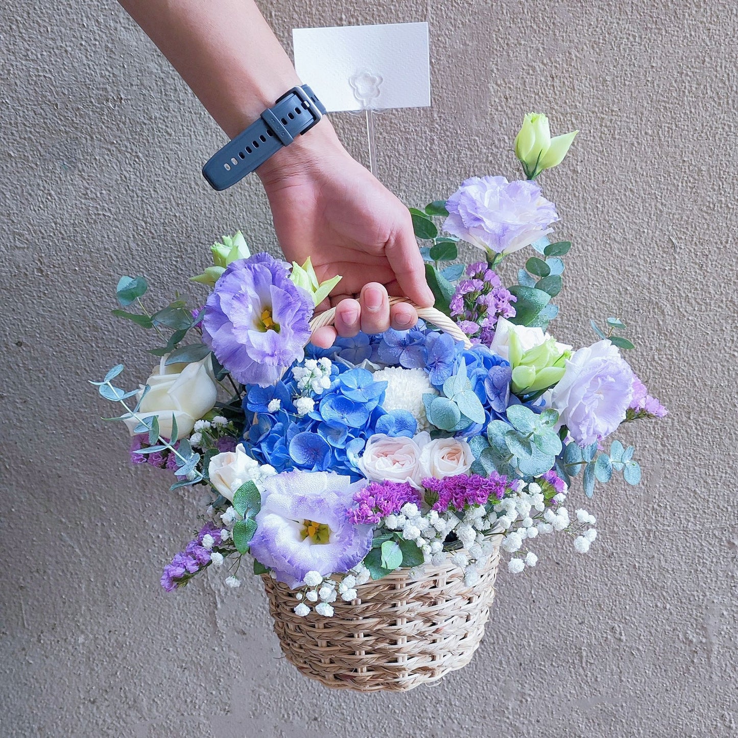 กระเช้าดอกไม้ โทนสีม่วง และ สีฟ้า ขนาดเล็ก