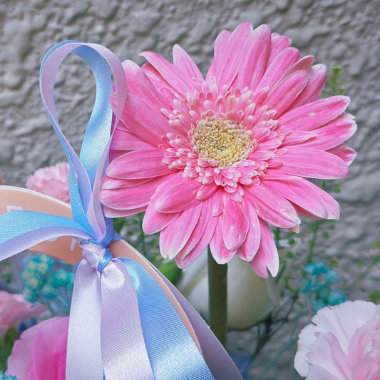 กล่องดอกไม้แบบหิ้ว โทนสีชมพู และ สีฟ้า