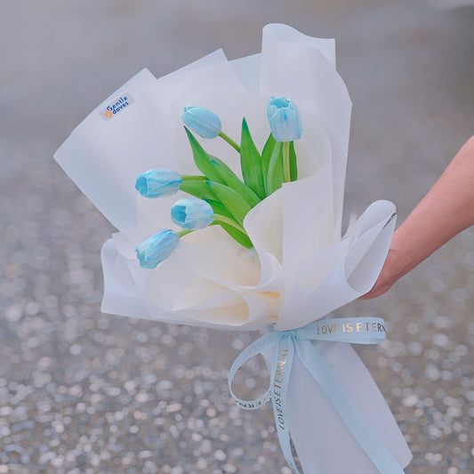 ช่อดอกทิวลิป ย้อมสีฟ้า 5 ดอก ห่อกระดาษสีขาว