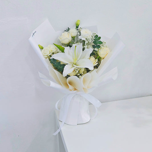 ช่อดอกลิลลี่ สีขาว 1 ดอก แซมดอกไม้แซมโทนสีขาว