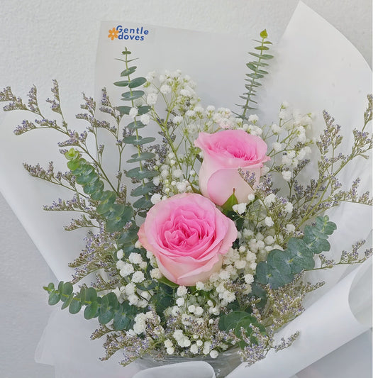 ช่อดอกกุหลาบนำเข้า สีชมพู 2 ดอก และ ดอกไม้แซม