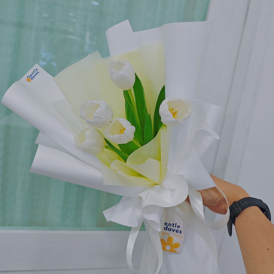 ช่อดอกทิวลิป สีขาว 5 ดอก ห่อมินิมอล