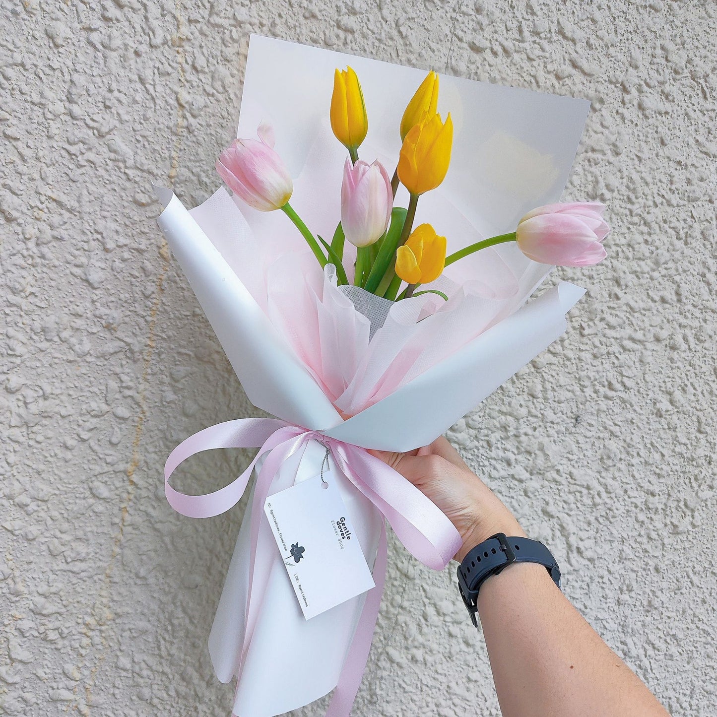 ช่อดอกทิวลิป สีเหลือง และ สีชมพูอ่อน 7 ดอก