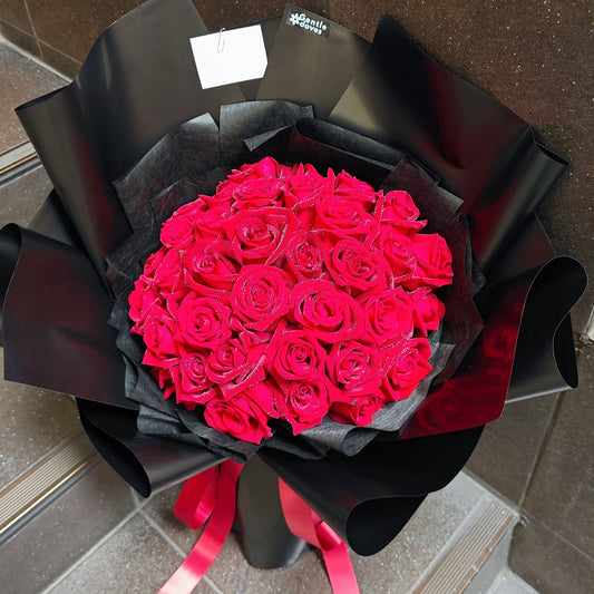 ช่อดอกสีแดง 40 ดอก ห่อกระดาษสีดำ