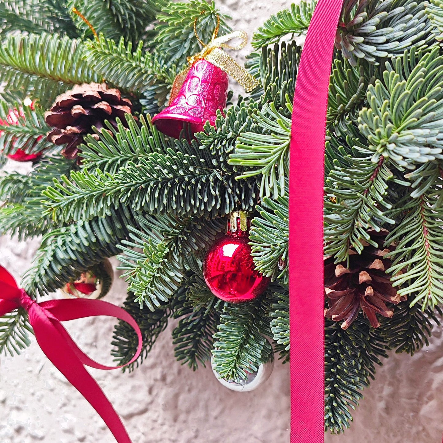 Half-Circle Noble Firs Christmas Wreath with Ornaments