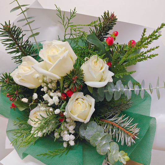 ช่อดอกกุหลาบ สีขาว 5 ดอก ธีมคริสต์มาส