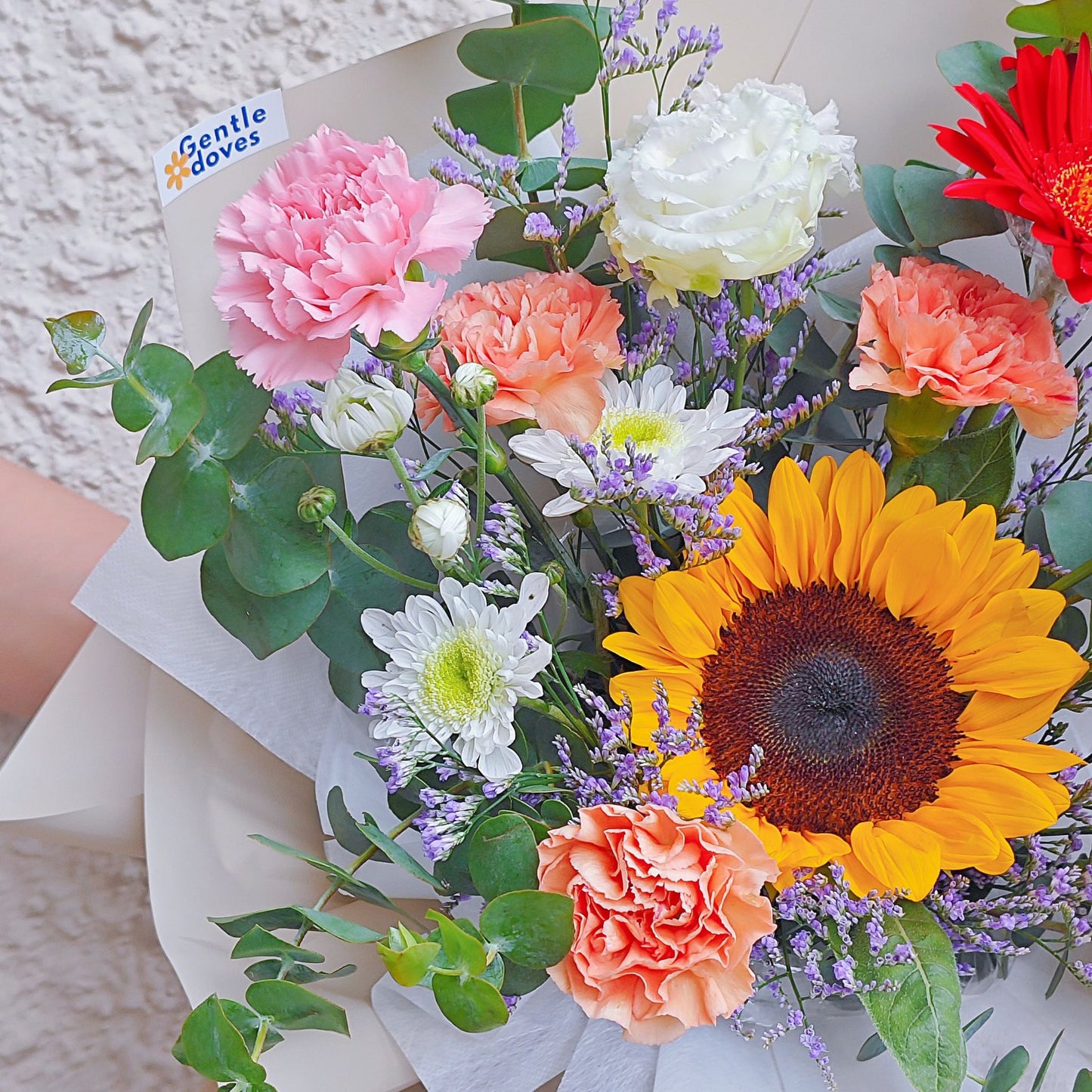 ช่อดอกทานตะวัน และ ดอกไม้คละ โทนสีสดใส ห่อกระดาษสีโทนอ่อน