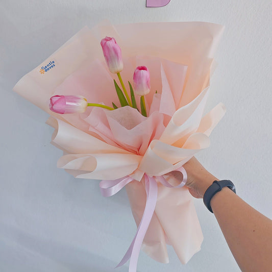 ช่อดอกทิวลิป สีชมพู ห่อกระดาษสีชมพูโอลด์โรลด์