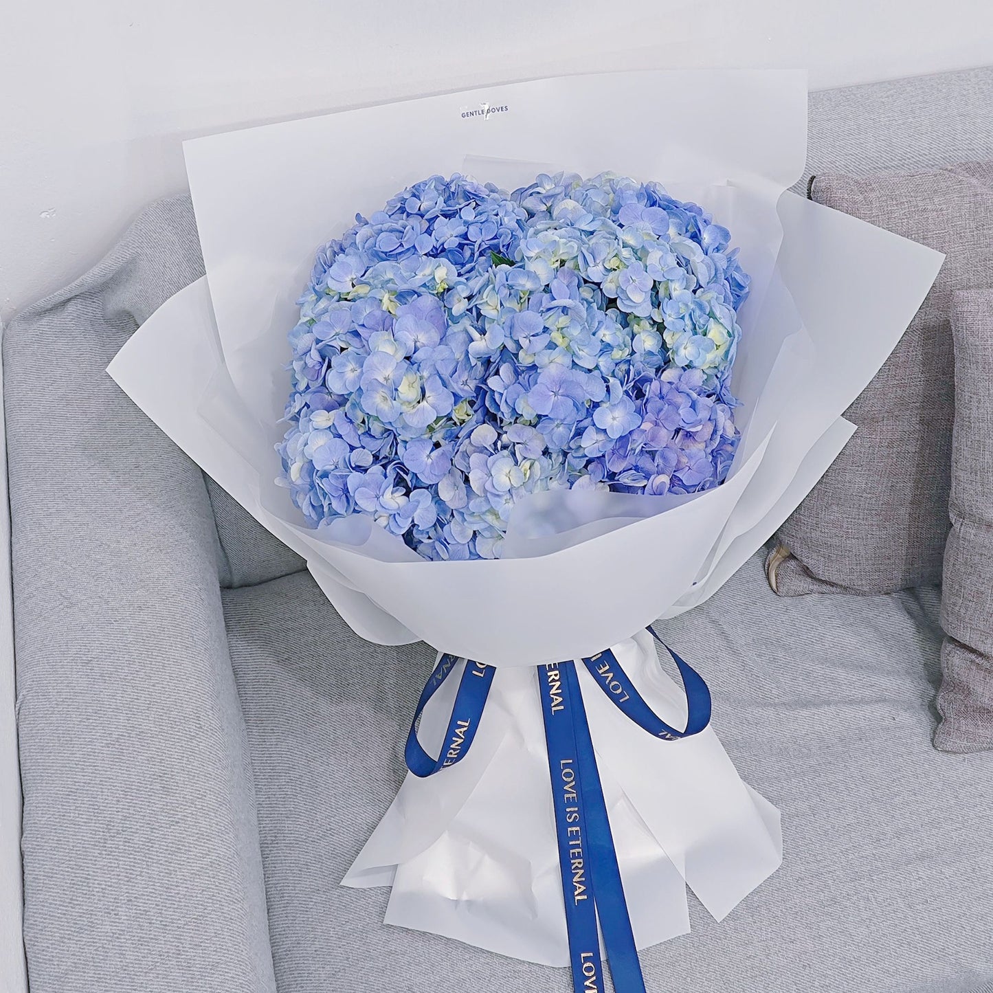 Blue Hydrangeas Minimal Bouquet