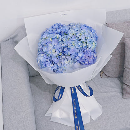 Blue Hydrangeas Minimal Bouquet
