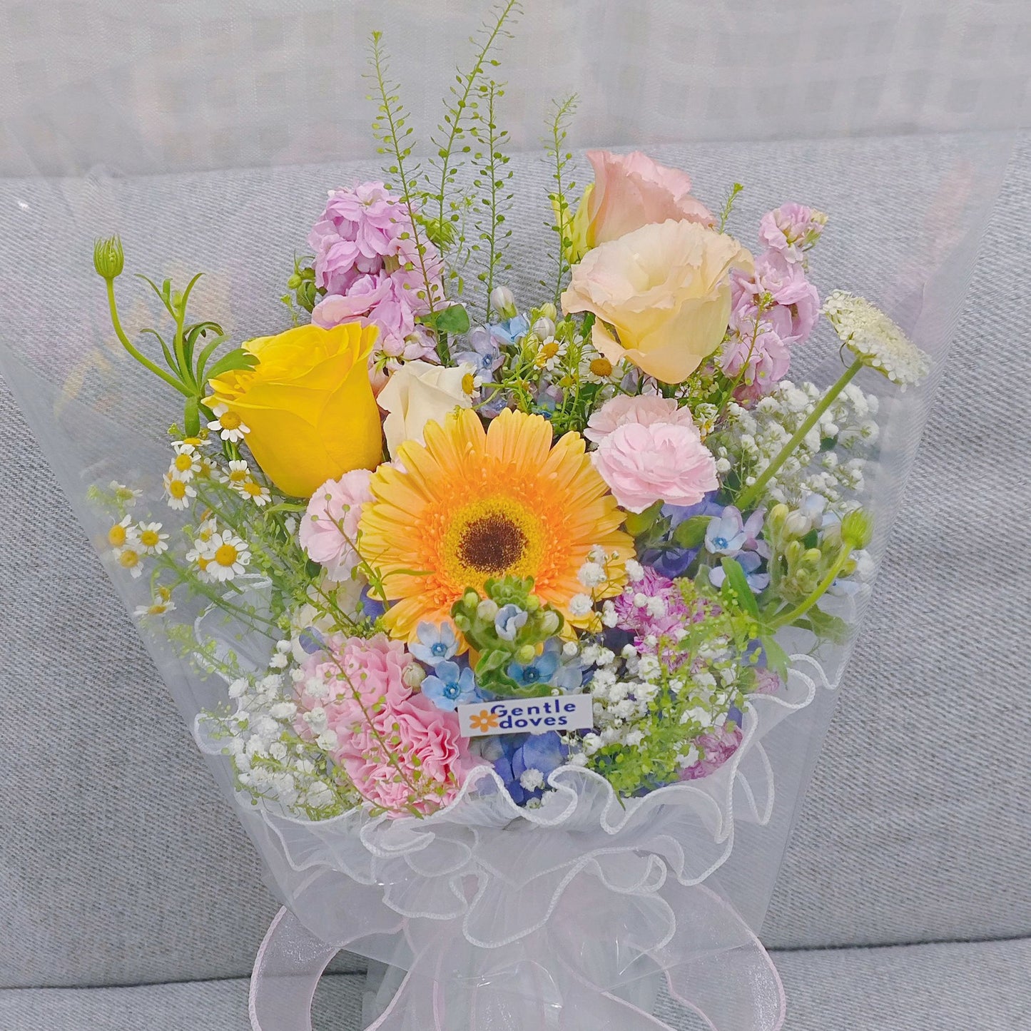 Assorted Soft Tone and Colorful Flowers Minimal Design Medium Size Bouquet