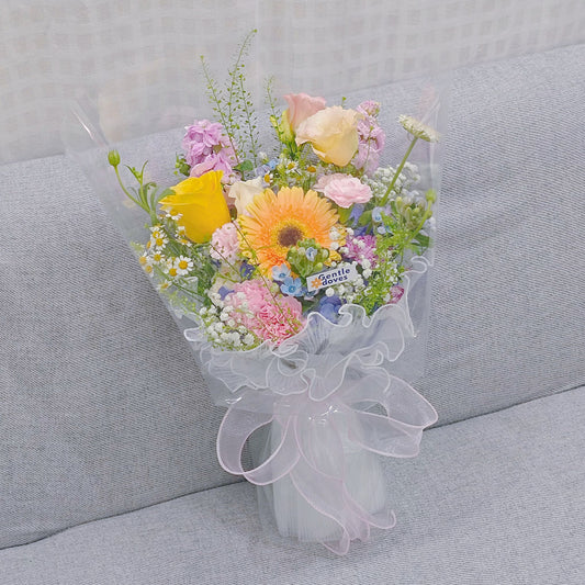 Assorted Soft Tone and Colorful Flowers Minimal Design Medium Size Bouquet