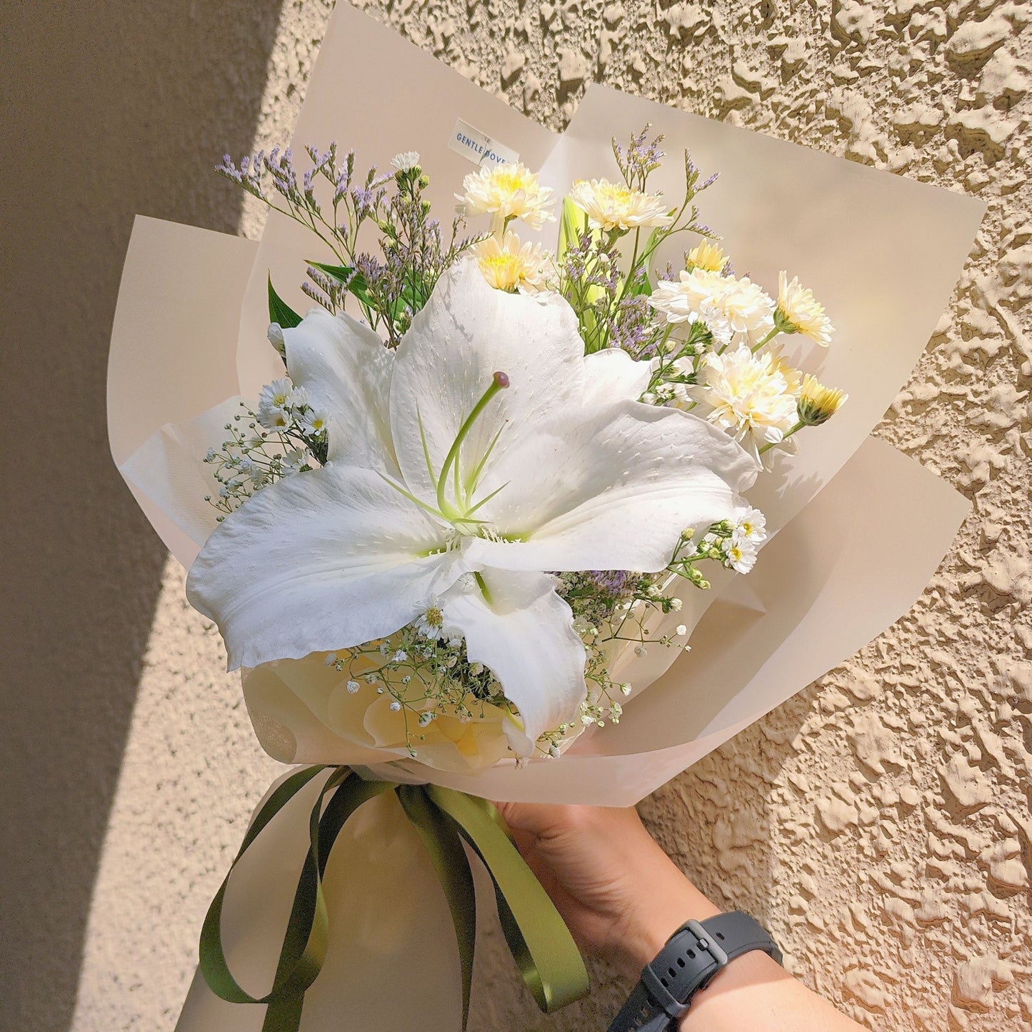 Single Lilly with Soft Yellow Flowers Bouquet