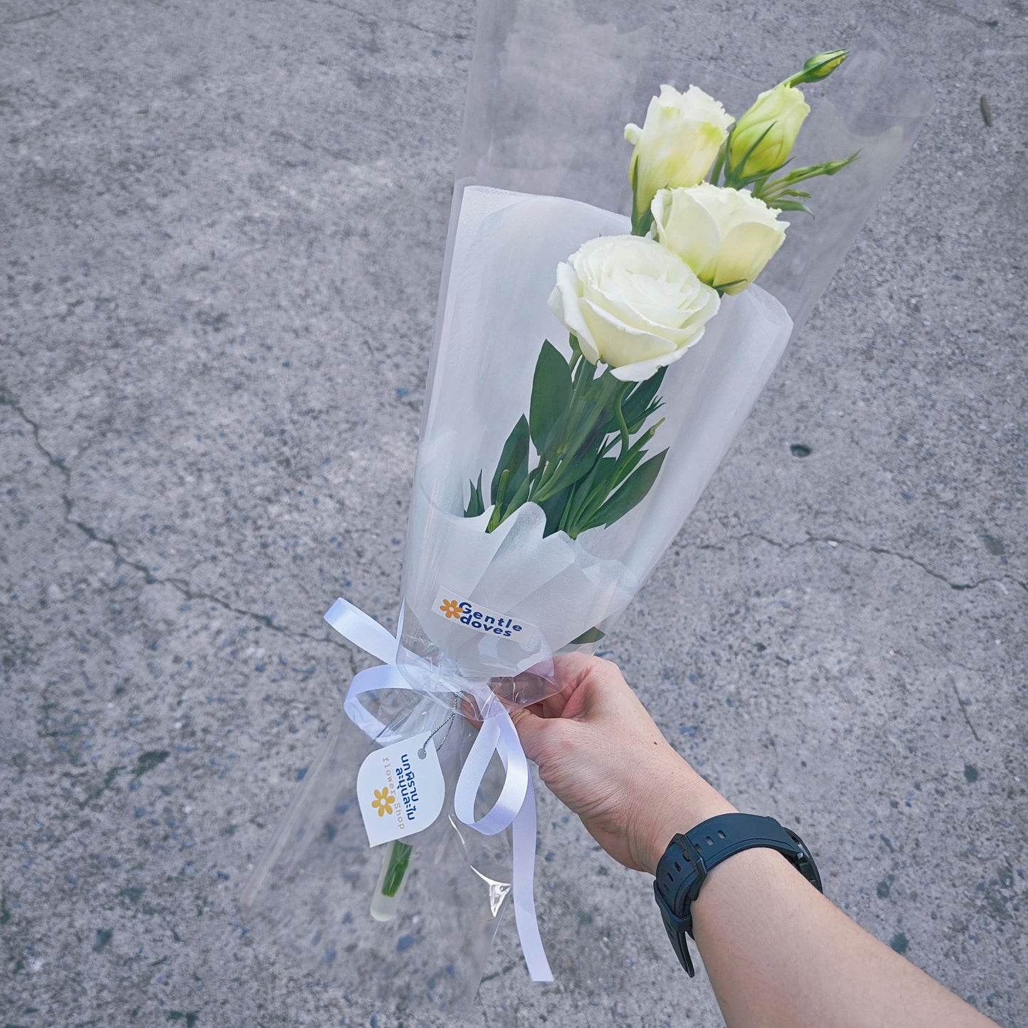 Single White Lisianthus Minimal Bouquet