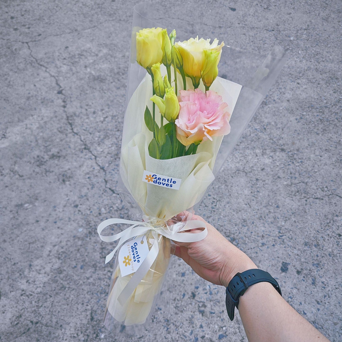 Single Champagne Color Lisianthus Minimal Bouquet