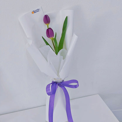 ช่อดอกทิวลิป สีม่วง 2 ดอก ห่อกระดาษสีขาว