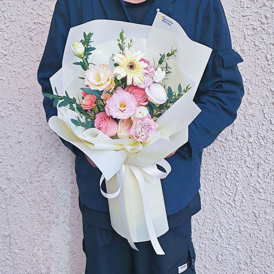 Assorted White and Soft Oldrose Flowers Bouquet