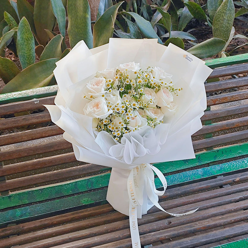 Fifteen White English Roses with Daisies in White Paper Bouquet