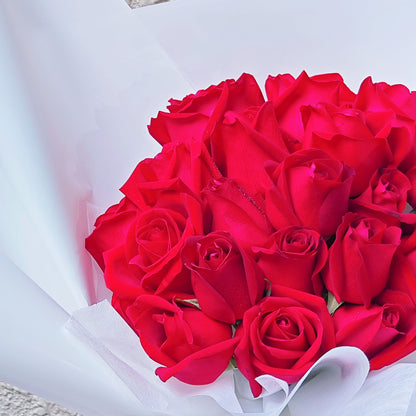 ช่อดอกไม้ "โอบกอดแห่งรัก"