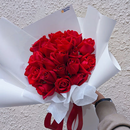 ช่อดอกไม้ "โอบกอดแห่งรัก"