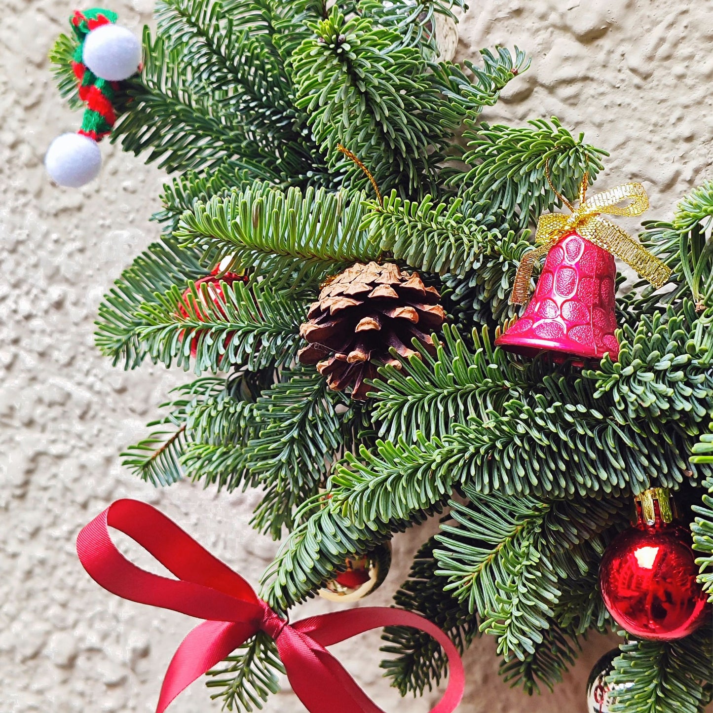 Noble Fir Pines Half-Circle Christmas Wreath with Decorated Items