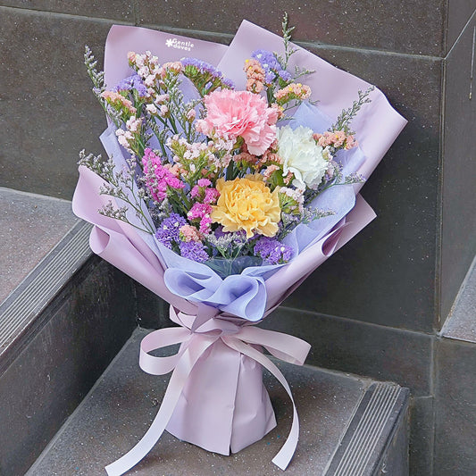 ช่อดอกคาร์เนชั่น คละสีสดใส และ ดอกสแตตีส กับ แคสเปียร์