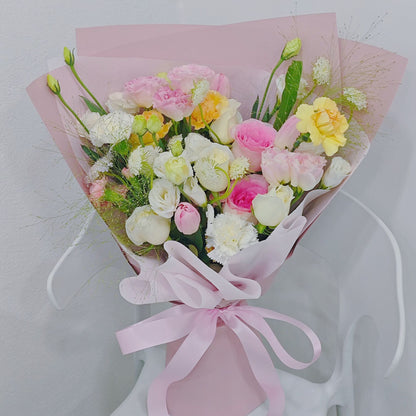 ช่อดอกไม้คละ สีโทนอ่อน สีชมพู ขาว และ เหลือง ช่อขนาดใหญ่