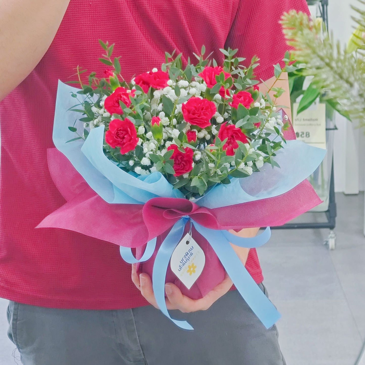 แจกันดอกคาร์เนชั่น สเปรย์ สีแดง และ ดอกไม้แซม แจกันขนาดเล็ก